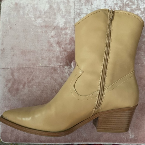 Western Vinyl Tan Cowboy Boots size 9.5, fashion only - Picture 3 of 7